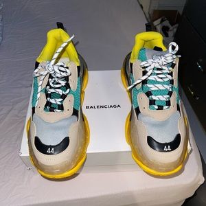 Balenciaga  🔥🔥